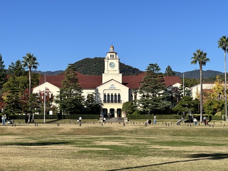 上ヶ原キャンパスのシンボル「時計台」元は学生図書館でした。